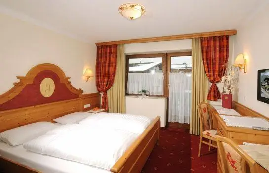 Hotel Jagerhof und Jagdhaus room