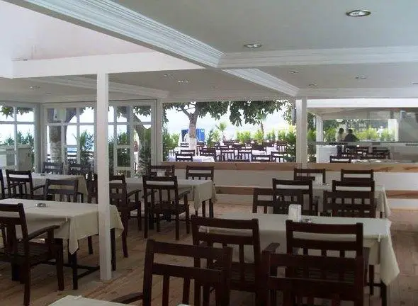 Makri Beach Hotel Bar / Restaurant