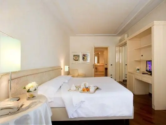 Hotel Brescia room