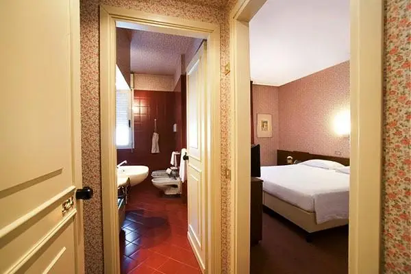 Hotel Brescia room