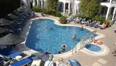 Kurt Apartments Swimming pool