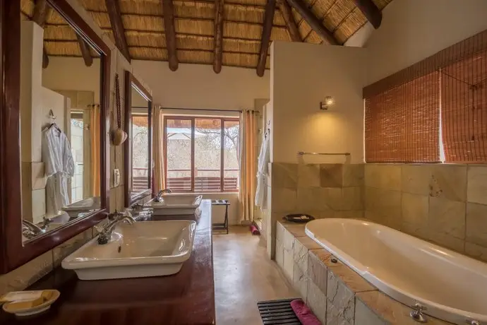 Shiduli Private Game Lodge 