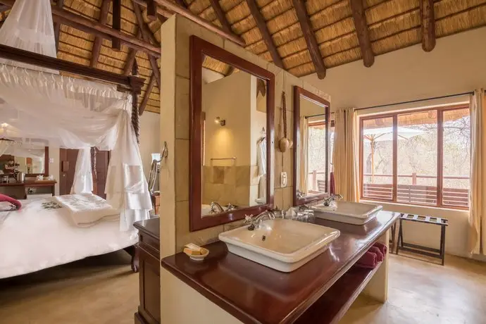 Shiduli Private Game Lodge 