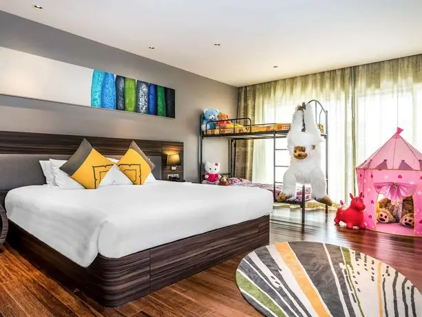 Novotel Phuket Karon Beach Resort and Spa 