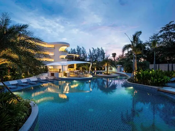 Novotel Phuket Karon Beach Resort and Spa 