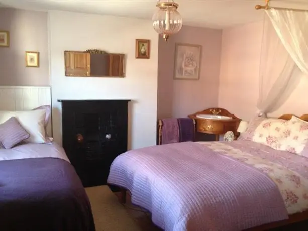 Alice Guest house Cheltenham 