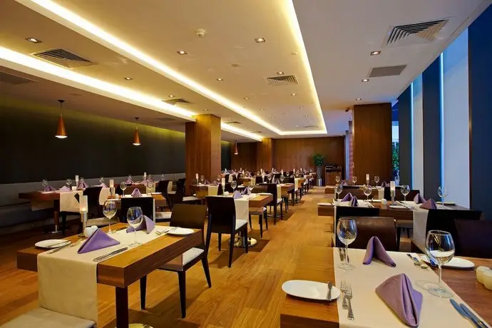 Crowne Plaza Istanbul Harbiye Bar / Restaurant