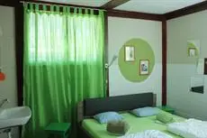 Downtown Lodge Hostel - Unique Simple Central 