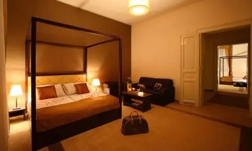 Ipoly Residence - Executive Hotel Suites 