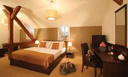 Ipoly Residence - Executive Hotel Suites 
