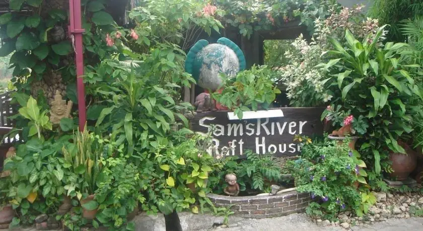 Sam's River Rafthouse 