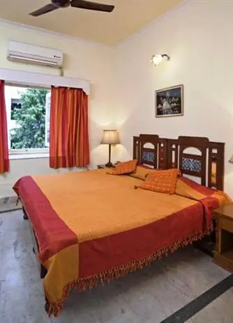 Chirmi Palace Hotel room