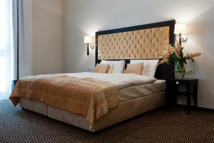 Gold Hotel Silvia room