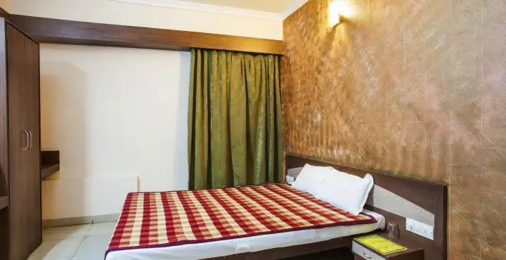 Hotel Paradise Indore room