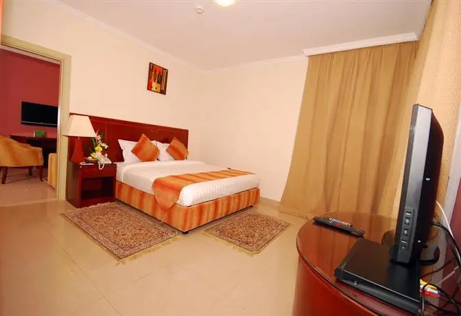 Ramee Royal Hotel Apartments room