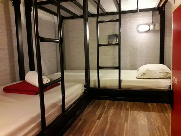 Bed Bangkok Hostel 