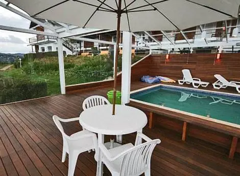 Chris Park Hotel Swimming pool