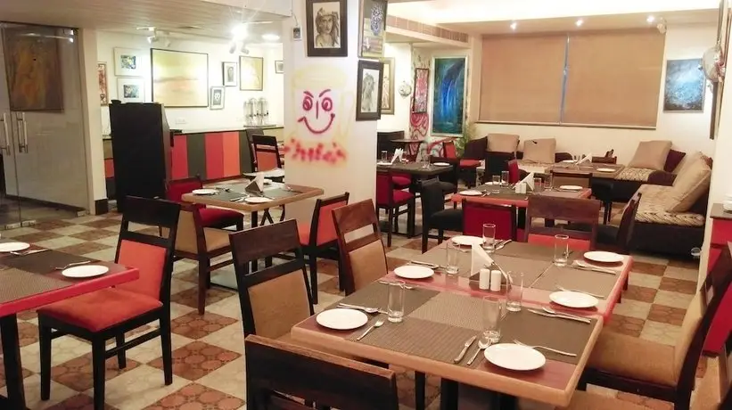 Mantra Amaltas Bar / Restaurant