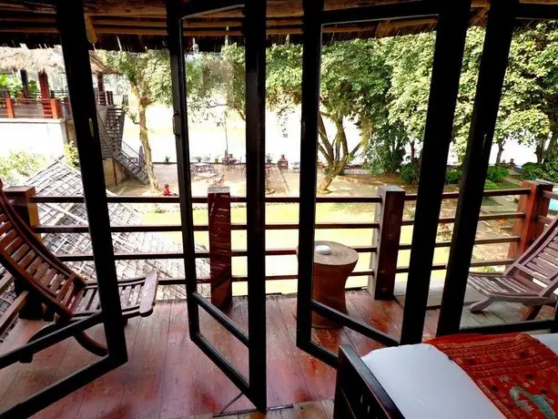 Ban Sabai Riverside Bungalow 