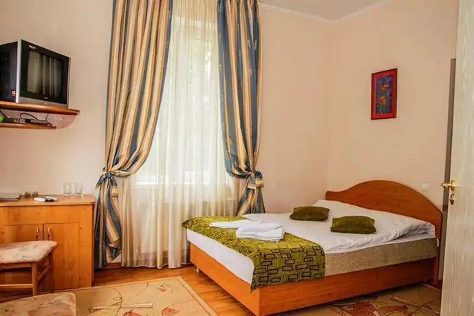 Hotel Vila Iris near Airport