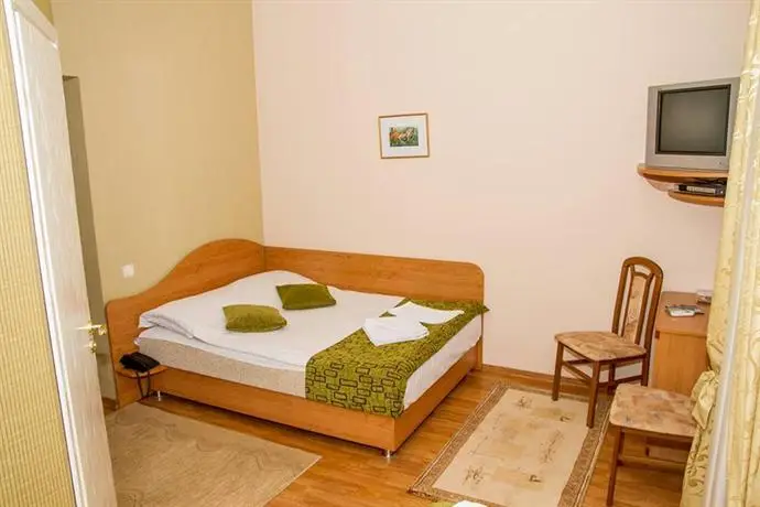 Hotel Vila Iris near Airport