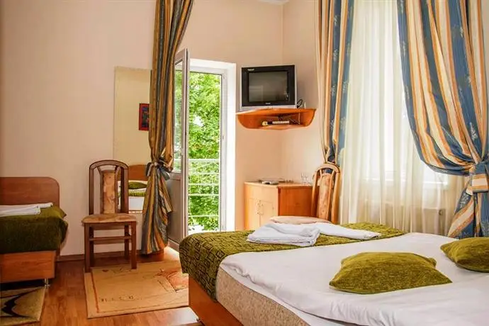 Hotel Vila Iris near Airport 