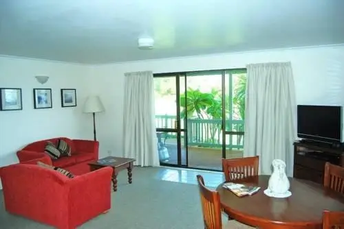 Kentia Holiday Apartments 