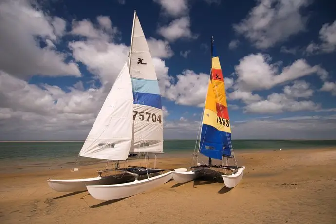 Dugong Beach Lodge 