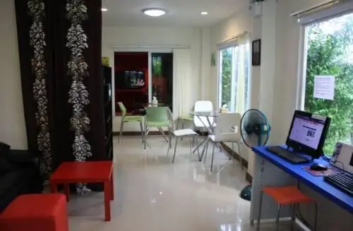 Ananas Phuket Hostel 