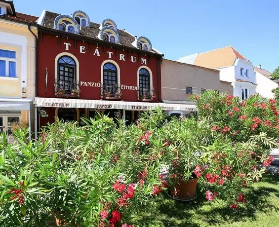 Teatrum Panzio es Etterem 