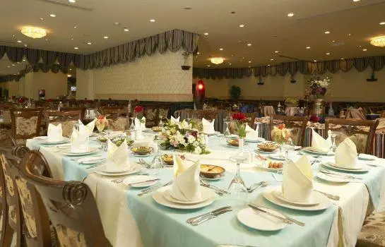 Al Safwah Royale Orchid Hotel 