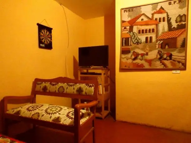 El Manzano Guest House 