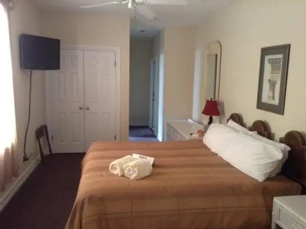 New Orleans House - Gay Male-Only Guesthouse 