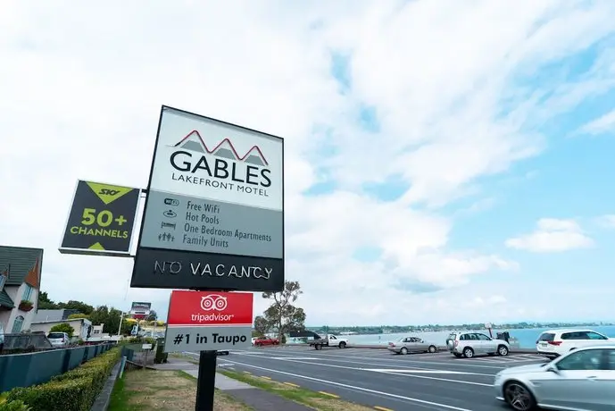 Gables Lakefront Motel 