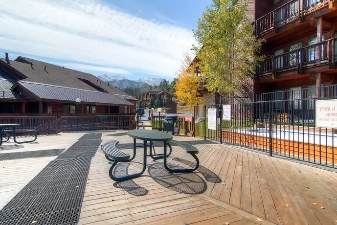 Tyra Lookout Condominiums by Ski Country Resorts 