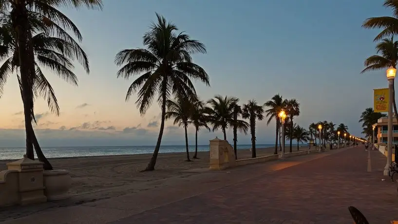 Riptide Oceanfront Hotel 