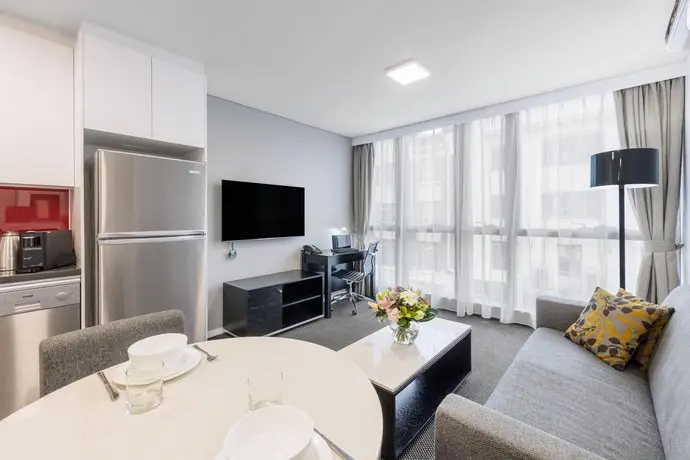 Meriton Suites Adelaide Street