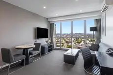 Meriton Suites Adelaide Street 