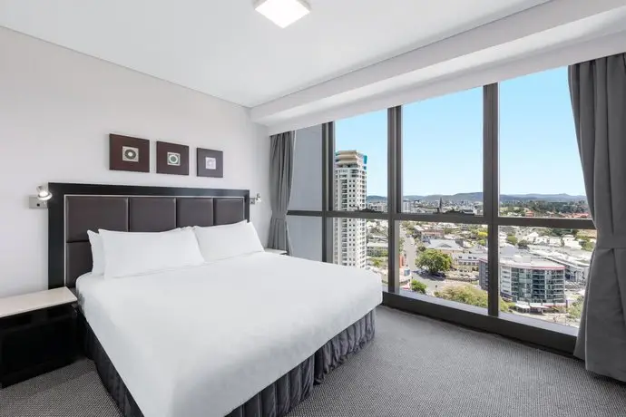 Meriton Suites Adelaide Street 