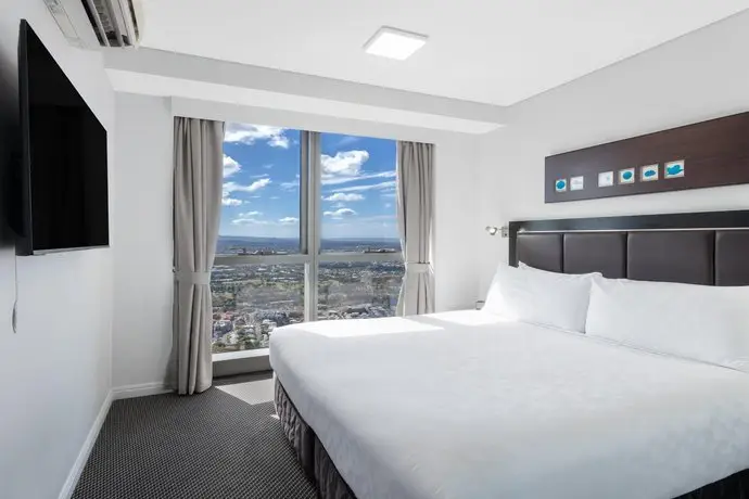 Meriton Suites Adelaide Street 