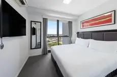 Meriton Suites Adelaide Street 