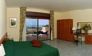 Conte Di Cabrera Hotel Club 