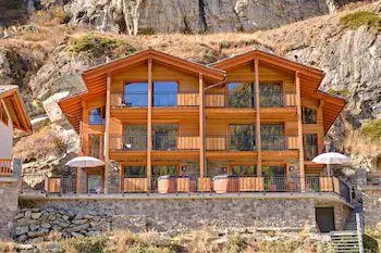 Mountain Exposure Luxury Chalets & Apartments 