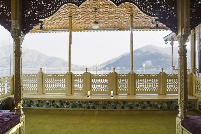 Comfy Royal Dandoo Palace - House Boat