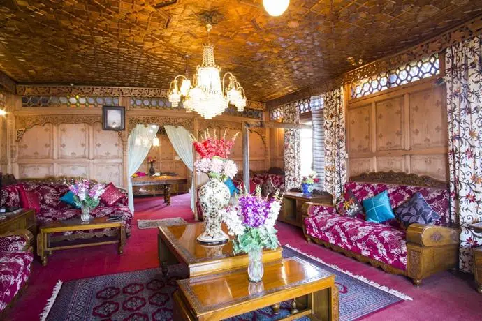 Comfy Royal Dandoo Palace - House Boat 