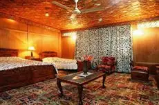 Comfy Royal Dandoo Palace - House Boat 