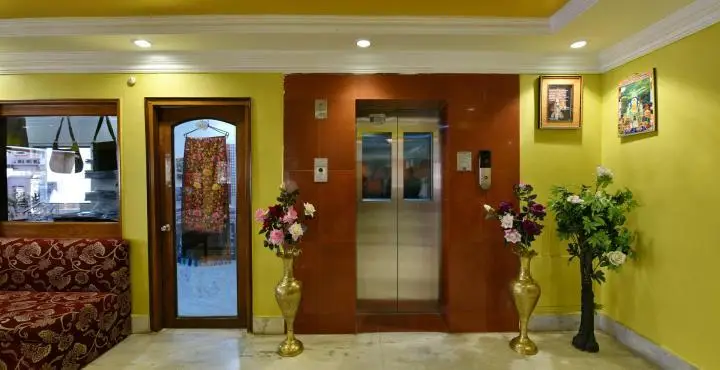 Hotel Taj Darbar 