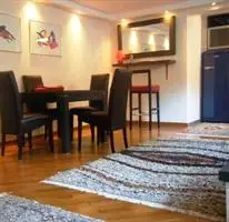 Royal Palace Lux and Cheap Apartments Belgrade 