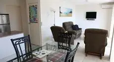 Beach House Holiday Apartments 