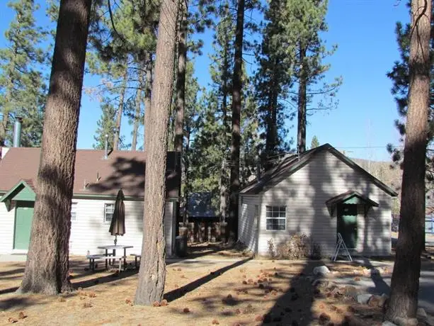 Lakewood Cabins 